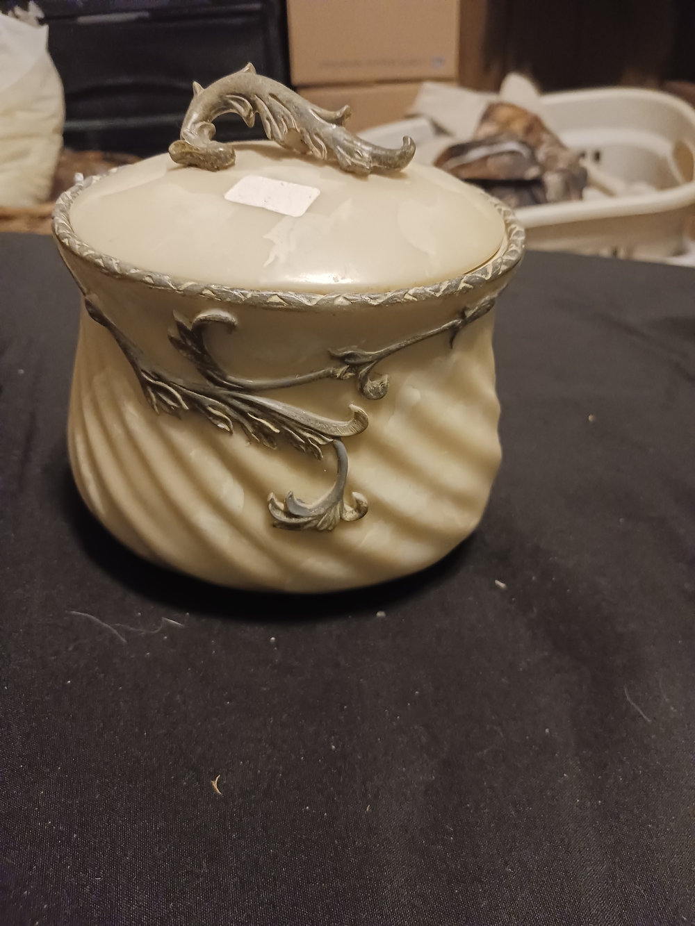 Ivory Decorative Lidded Trinket Jar with With Toothbrush Cup And Soap Dish